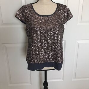 Get ready for the holidays with this cute top